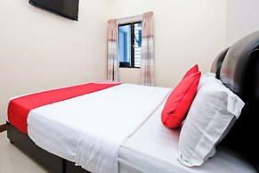 OYO 714 Arina Hotel