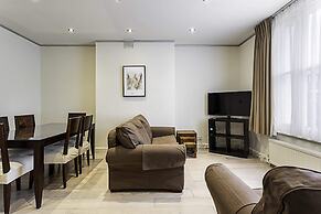 Cosy Kensington Two Bedroom Flat