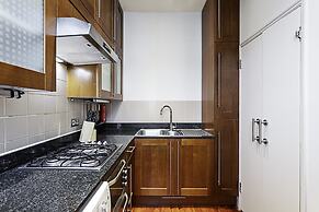 Cosy Kensington Two Bedroom Flat