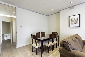 Cosy Kensington Two Bedroom Flat