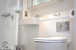 Modern 2 Bed 2 Bath Bracknell With Free Parking