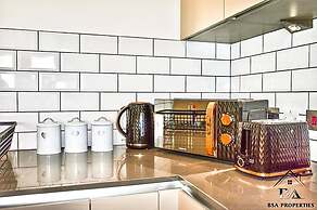 Modern 2 Bed 2 Bath Bracknell With Free Parking
