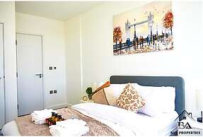 Modern 2 Bed 2 Bath Bracknell With Free Parking