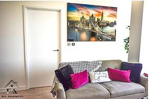 Modern 2 Bed 2 Bath Bracknell With Free Parking