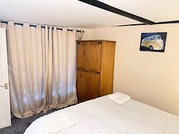 Apartment - Sleeps 2 - Parking - Wifi