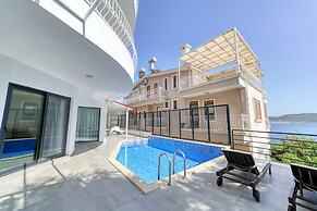 BlueNook Suites