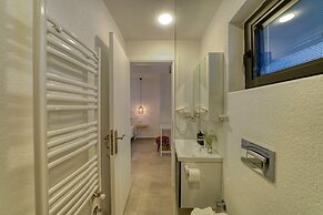 BlueNook Suites