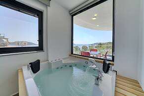 BlueNook Suites