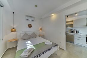 BlueNook Suites