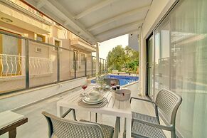BlueNook Suites