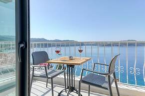 BlueNook Suites