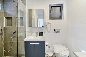 BlueNook Suites