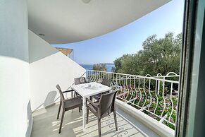 BlueNook Suites
