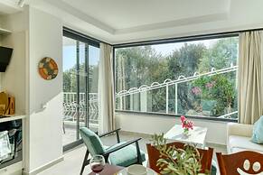 BlueNook Suites