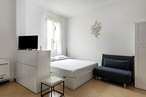 White Leaves Studio by Wonderful Italy