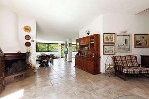 Villa Carmen With Garden And Pool