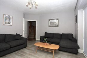 Beautiful 5 Bed Detached House - Sleeps 9