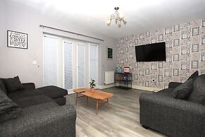 Beautiful 5 Bed Detached House - Sleeps 9