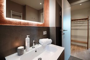 Menaggio Suites