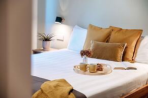Menaggio Suites