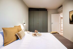 Menaggio Suites