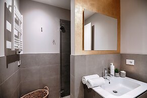 Menaggio Suites