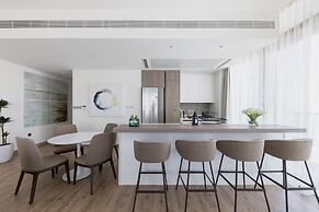 Sunny 2BR at Jumeirah Living Marina Gate