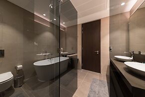 Sunny 2BR at Jumeirah Living Marina Gate
