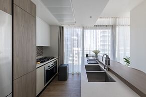 Sunny 2BR at Jumeirah Living Marina Gate