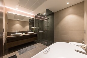 Sunny 2BR at Jumeirah Living Marina Gate