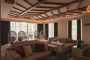 Adella Side Hotel