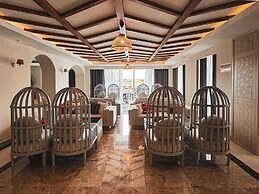 Adella Side Hotel