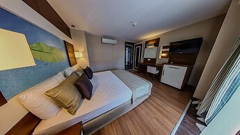 Adella Side Hotel