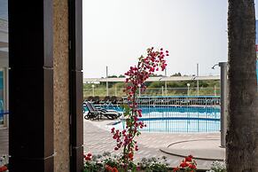 Adella Side Hotel