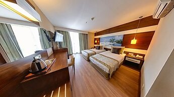 Adella Side Hotel