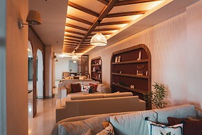 Adella Side Hotel