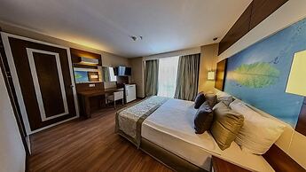 Adella Side Hotel