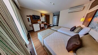 Adella Side Hotel