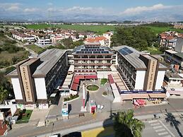 Adella Side Hotel