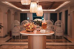 Adella Side Hotel