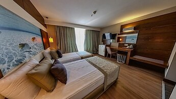 Adella Side Hotel
