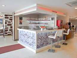 Adella Side Hotel