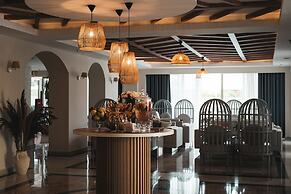 Adella Side Hotel