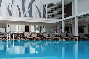 Adella Side Hotel