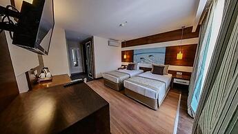 Adella Side Hotel