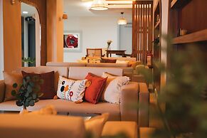 Adella Side Hotel