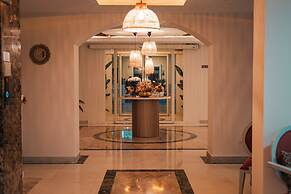 Adella Side Hotel