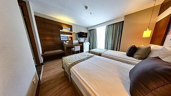 Adella Side Hotel