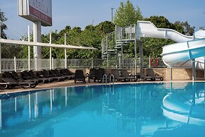 Adella Side Hotel
