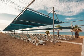 Adella Side Hotel